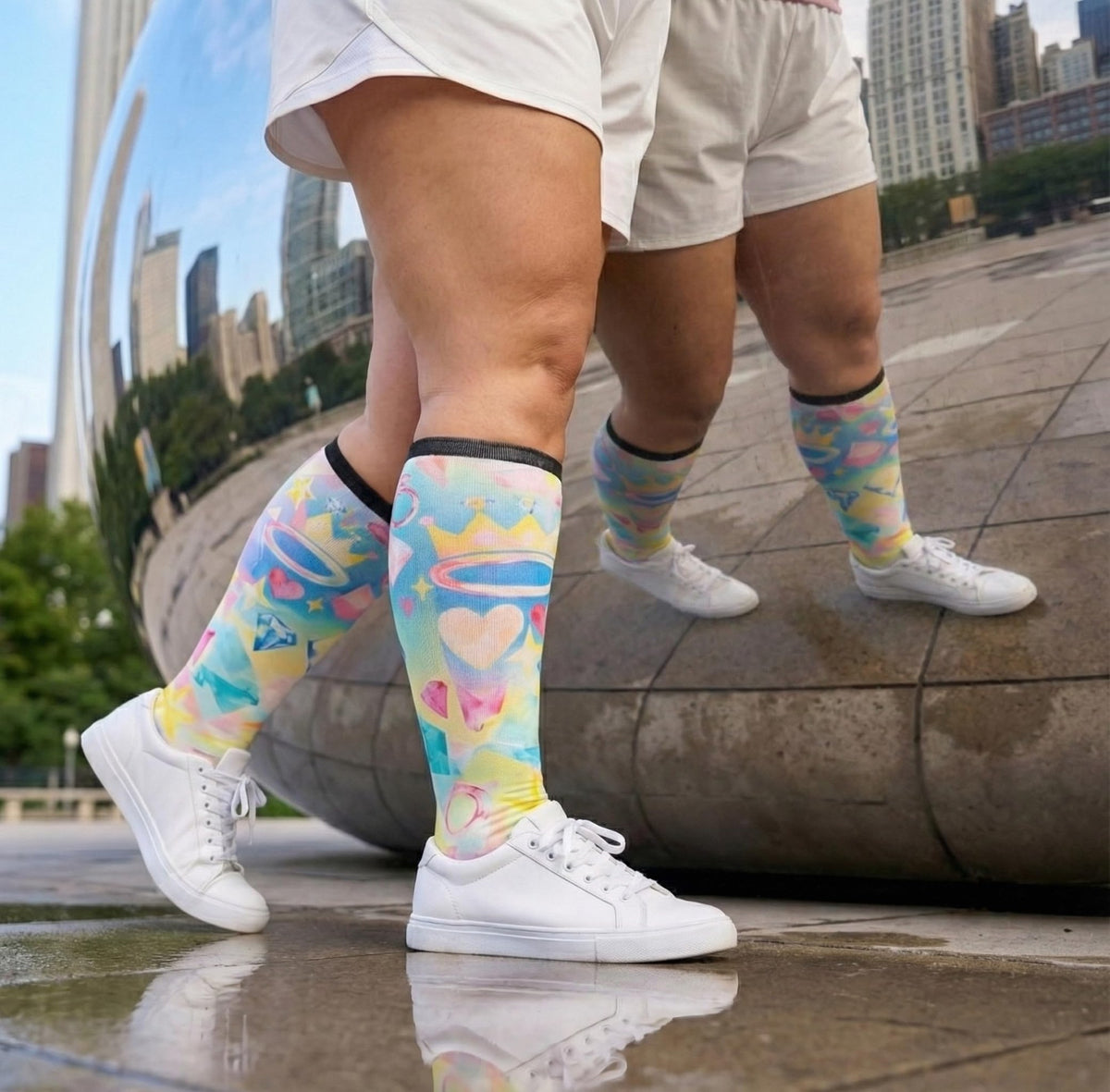 Two people walking in Gooi Crown Heart extra wide socks, roomy fit for wide calves
